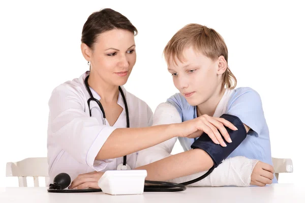 Portrait of nurse and boy with a broken arm — Stock Photo, Image