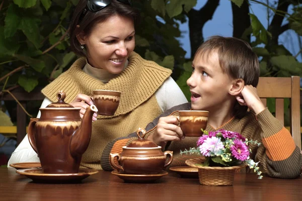 Bella madre e figlio seduto — Foto Stock