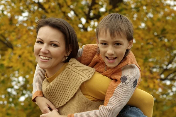 Mom and her son — Stock Photo, Image