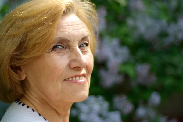 Good lady enjoys nature — Stock Photo, Image