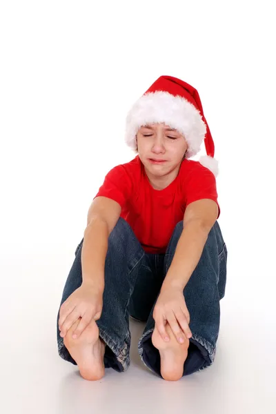 Junge mit Weihnachtsmütze weint — Stockfoto
