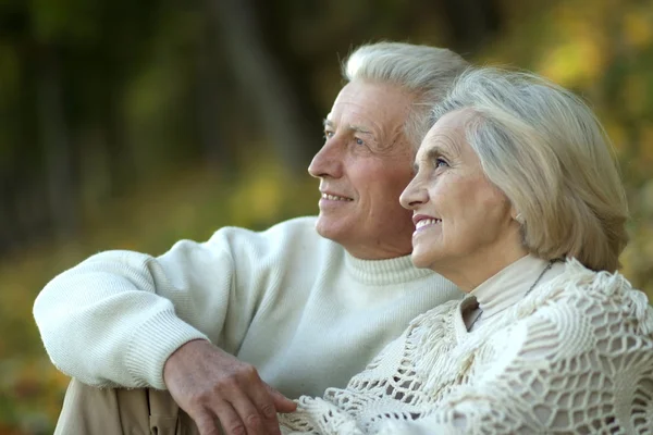 Hermosa pareja de ancianos —  Fotos de Stock