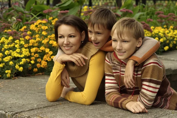 Mother and her children — Stock Photo, Image