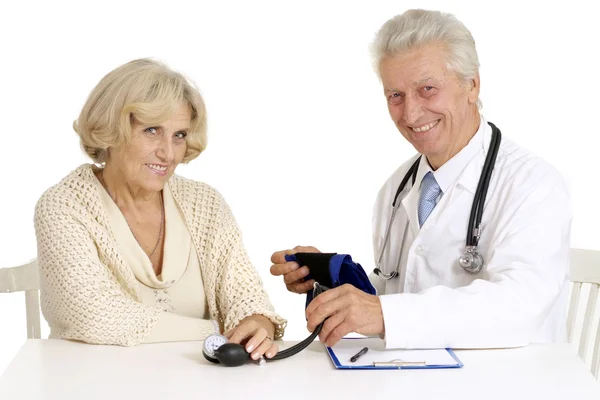Lékař a pacient na bílé — Stock fotografie