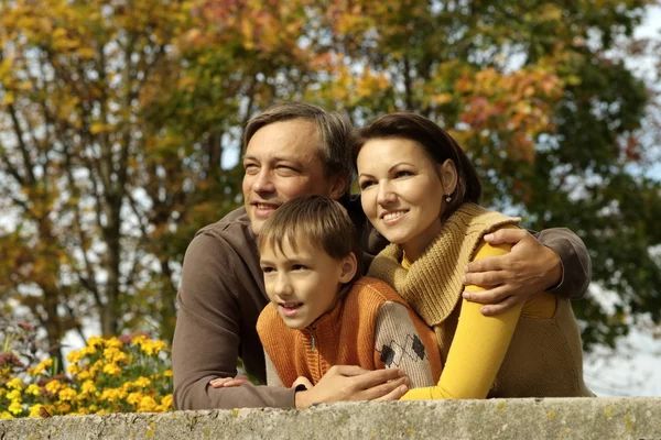 Retrato de uma família feliz juntos — Fotografia de Stock