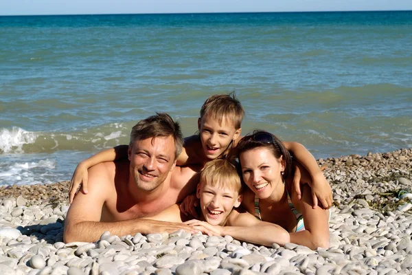 Familia encantadora pasar un buen rato — Foto de Stock