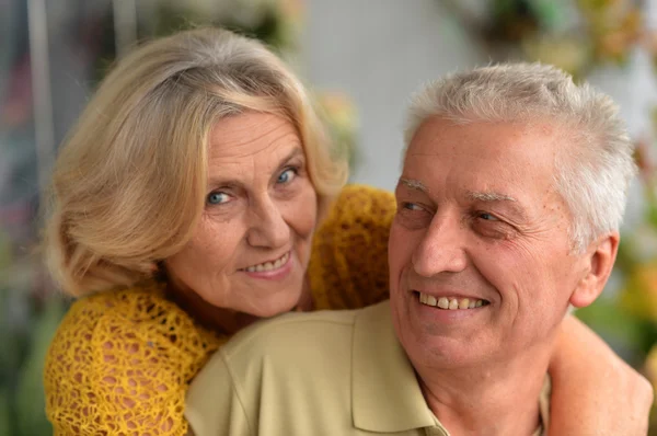 Retrato de um belo casal de idosos — Fotografia de Stock