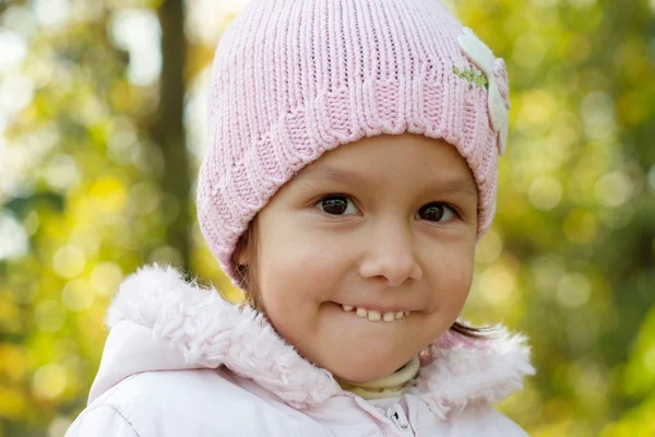 Girl on the autumn background — Stock Photo, Image