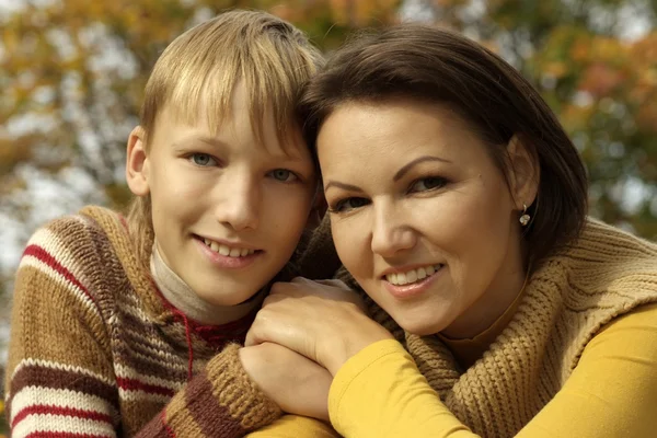 Portrait of a nice mom and her child — Stock Photo, Image