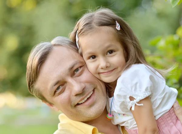 Vader met zijn dochtertje — Stockfoto