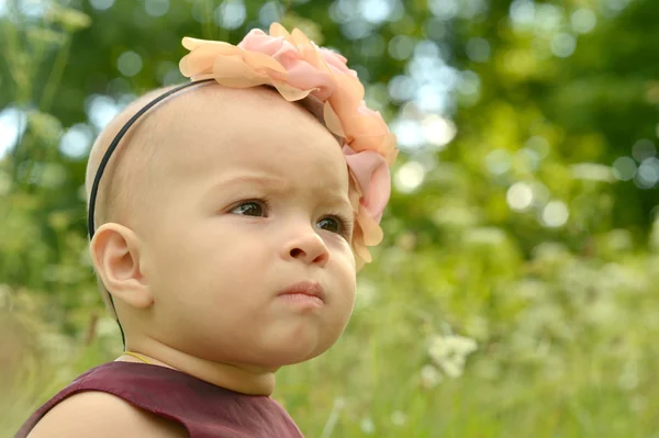 Little girl in park — Stock Photo, Image