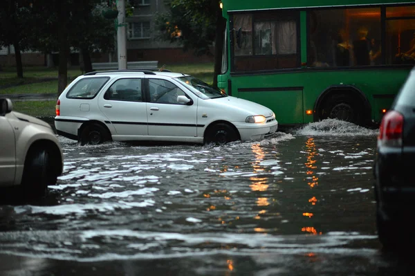 Потоп у дорозі — стокове фото
