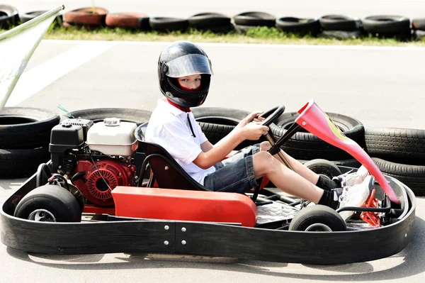 Genç çocuk içinde go-kart — Stok fotoğraf