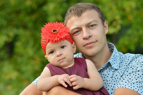 Vater mit seiner kleinen Tochter — Stockfoto