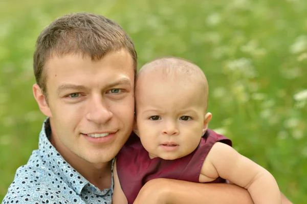 Vater mit seiner kleinen Tochter — Stockfoto