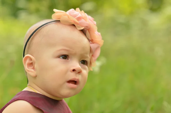 Little girl in park — Stock Photo, Image