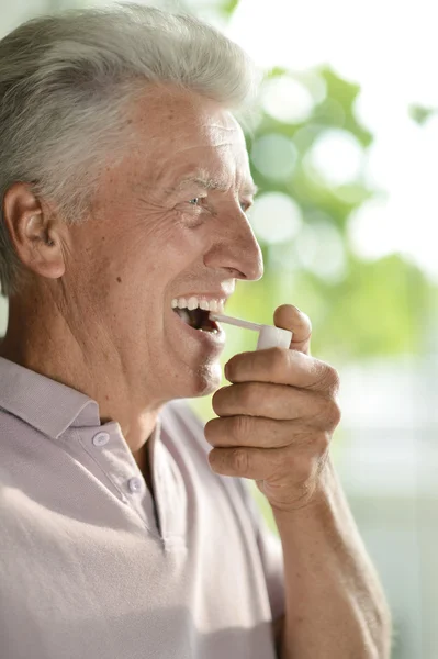 Zieke oudere man — Stockfoto