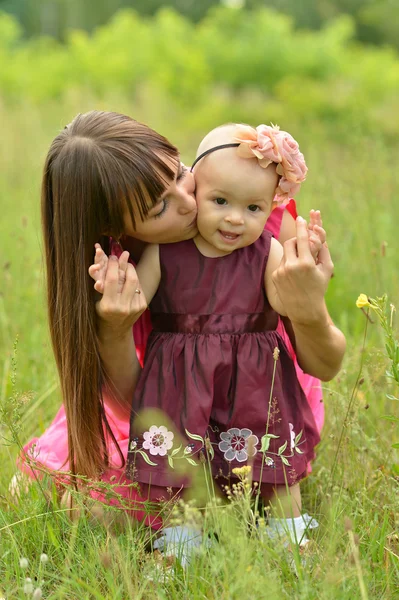 Felice madre con sua figlia — Foto Stock