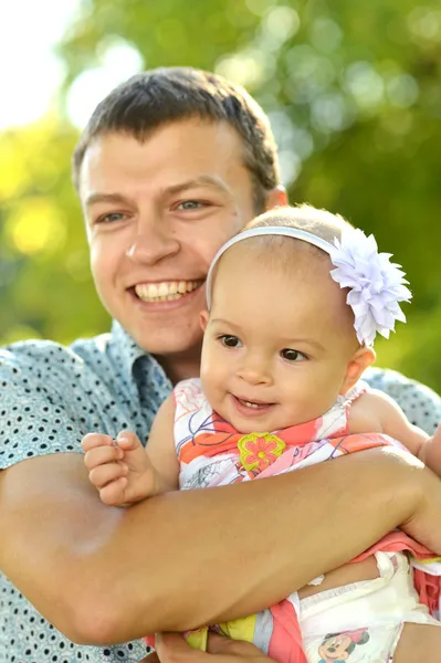 Vater mit seiner kleinen Tochter — Stockfoto