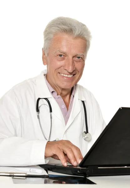 Porträt eines Arztes bei der Arbeit — Stockfoto