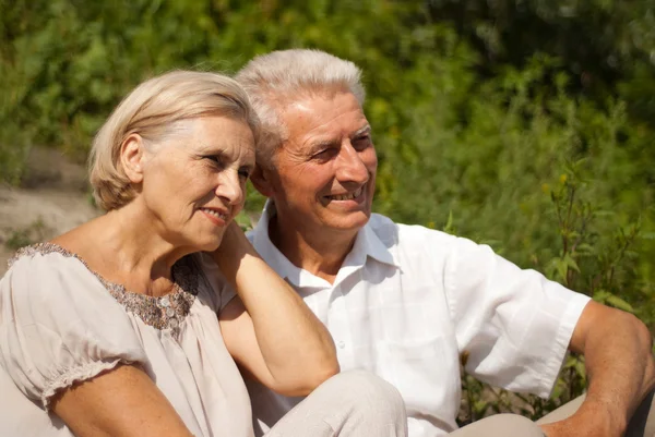 Happy elderly couple went for a walk — Stock Photo, Image