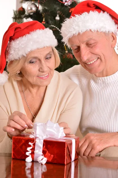 Mature couple celebrating new year — Stock Photo, Image