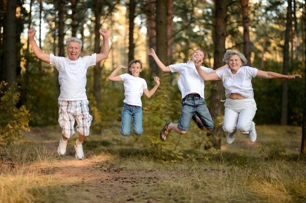 Kinder und Senioren — Stockfoto