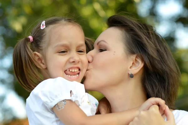 Retrato de madre e hija — Foto de Stock