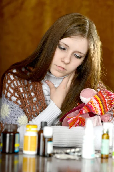 Teen girl feels unwell — Stock Photo, Image