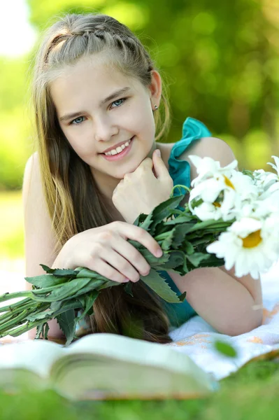 Happy girl resting — Stock Photo, Image