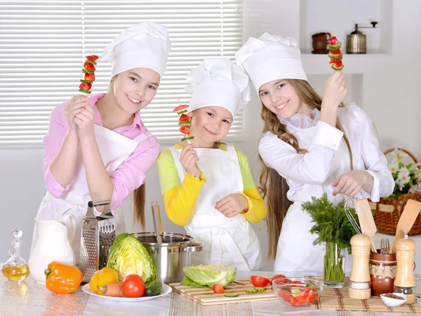 Girls preparing food — Stock Photo, Image