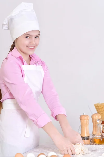 Girl knead the dough — Stock Photo, Image