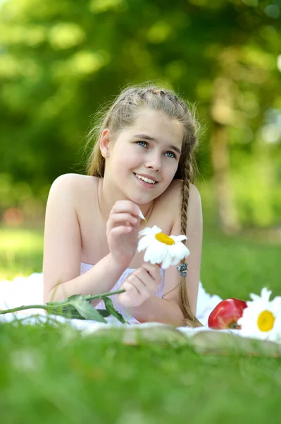 Cute young girl — Stock Photo, Image