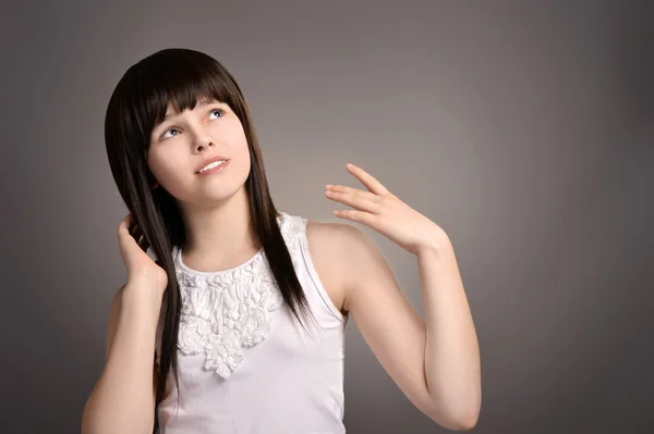 Chica con el pelo largo — Foto de Stock