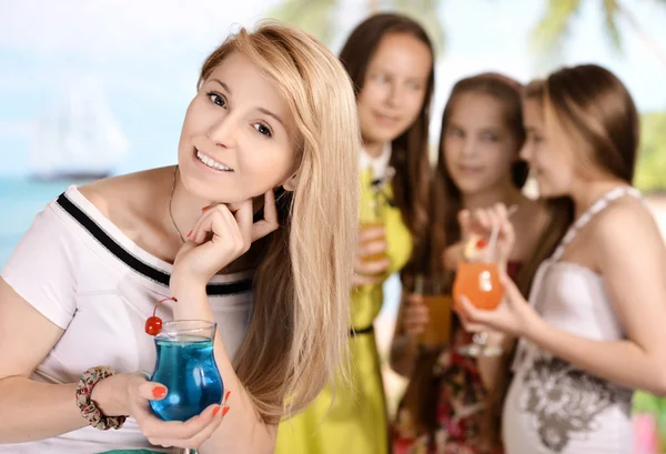 Meisjes op vakantie in de zomer — Stockfoto