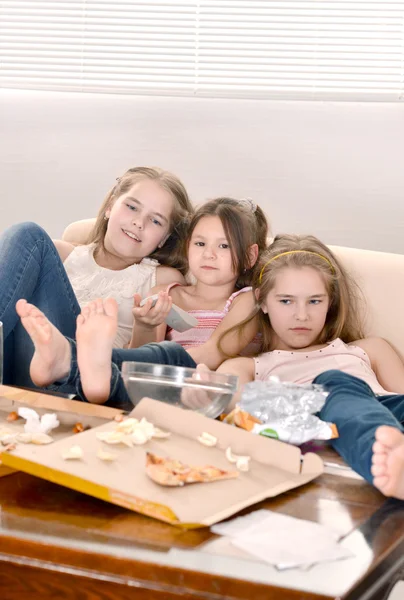 Meninas alegres relaxante — Fotografia de Stock