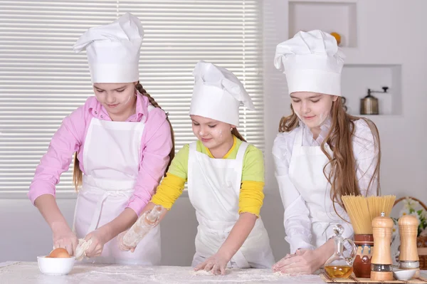 Cheerful girls cook — Stock Photo, Image