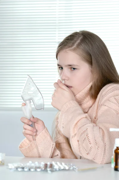 Mädchen im rosa Pullover — Stockfoto