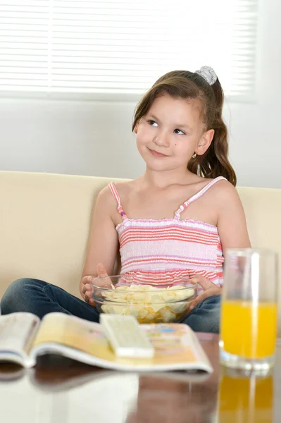 Niña alegre. — Foto de Stock