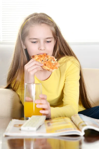 Nettes junges Mädchen — Stockfoto