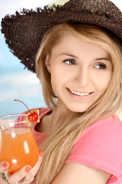 Ragazza in cappello marrone — Foto Stock