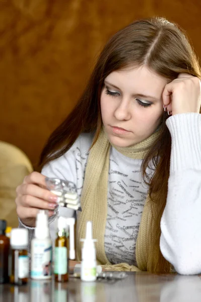 Junges Mädchen ist krank — Stockfoto