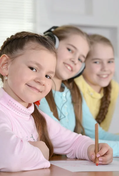 Mädchen verbringen ihre Freizeit — Stockfoto