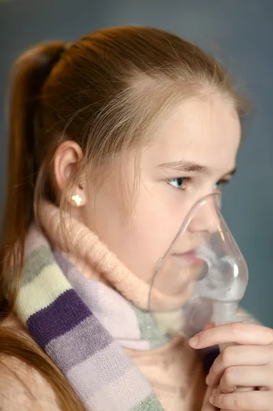 Menina caiu doente frio — Fotografia de Stock