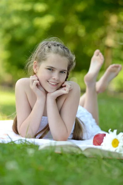 Cute young girl — Stock Photo, Image