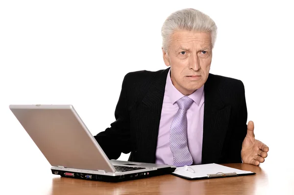Uomo d'affari anziano con laptop — Foto Stock