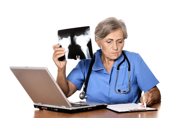 Doctor exemining x-ray — Stock Photo, Image