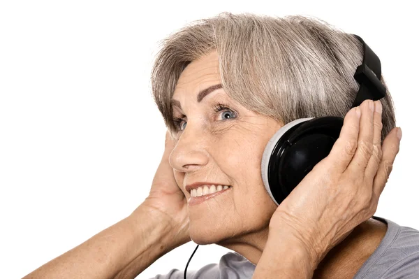 Senior senhora em fones de ouvido — Fotografia de Stock