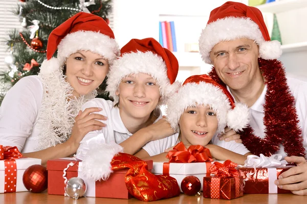 Familjen firar nyår Stockbild