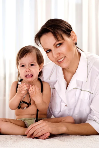 Sympathetic doctor with small patient — Stock Photo, Image